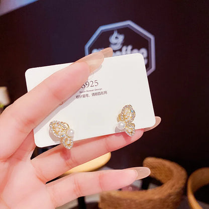 2022 New Personality Fashion Butterfly Golden Earrings Women Temperament Imitation Pearl Inlaid Rhinestones Shiny Earrings