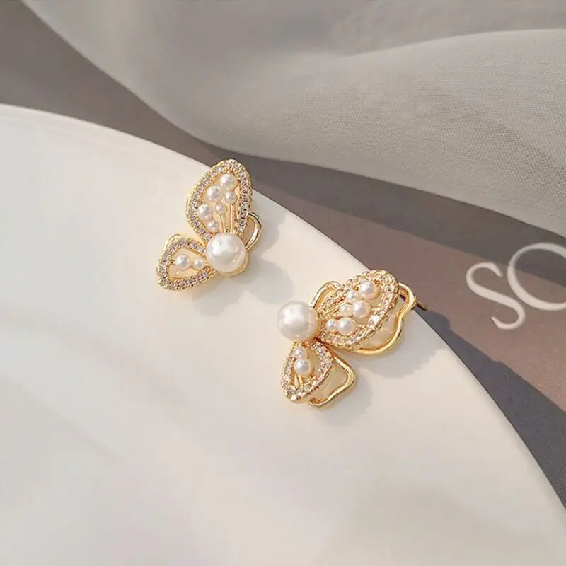 2022 New Personality Fashion Butterfly Golden Earrings Women Temperament Imitation Pearl Inlaid Rhinestones Shiny Earrings